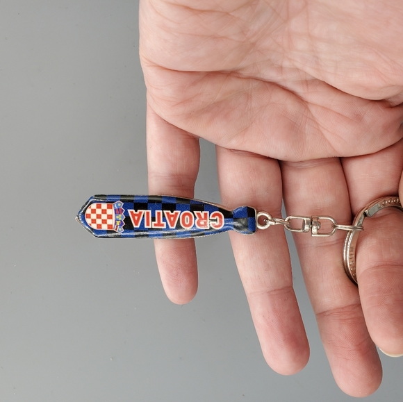 Croatia Blue Tie Souvenir Keychain - Picture 4 of 4